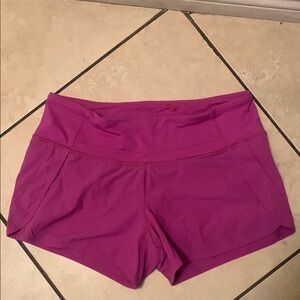 Lululemon gym with underwear inside shorts size 6